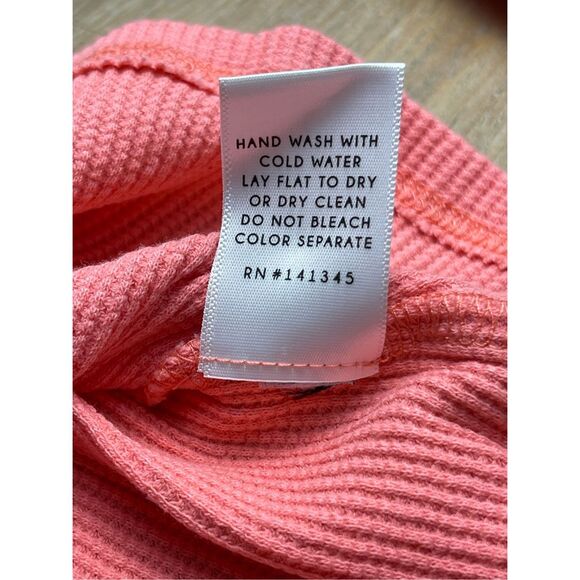 New! Daydreamer Womens Records Amplified Graphic Thermal Crop Top Pink Large NWT - Picture 13 of 14